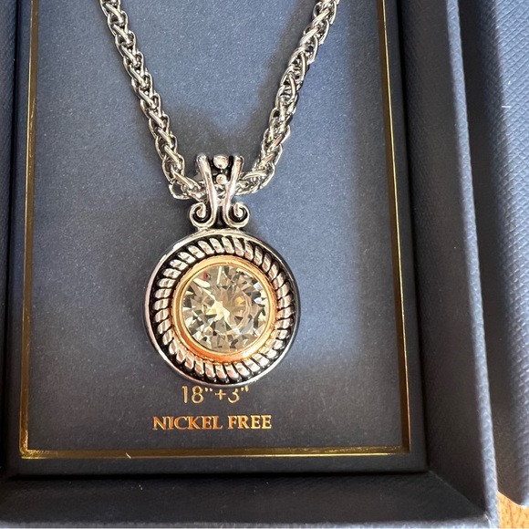 Women necklace and earrings set - Picture 3 of 5